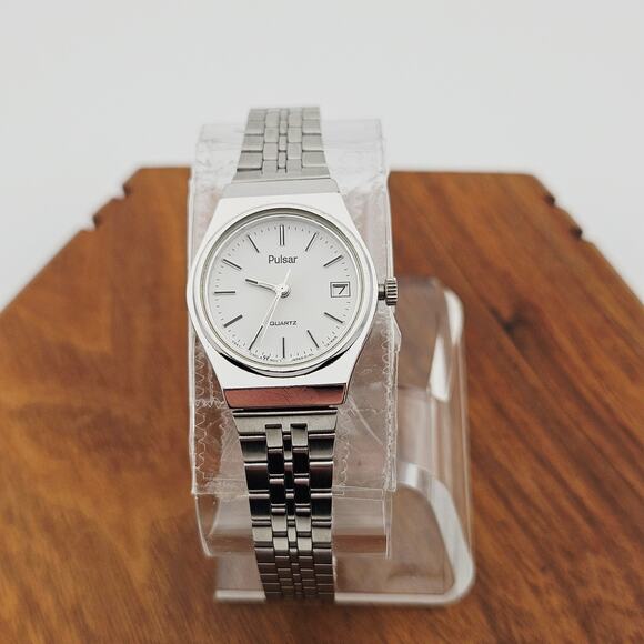 Pulsar Silver Tone Calendar Dial Watch Everyday Basic Casual Simple Classic - Picture 1 of 7